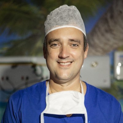 Cirurgião Plástico Especialista pela SBCP