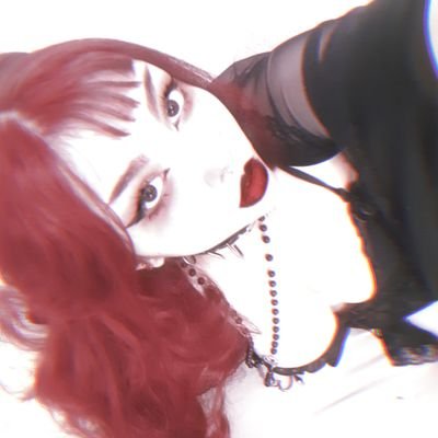 the moon is my witness ⋆˖⁺‧₊☽◯☾₊‧⁺˖⋆ digital artist • queer vampire • personal acc ♡