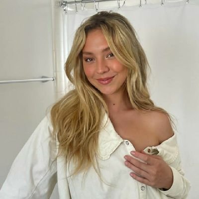 LunaaMontanna1's profile picture. the idealized version of myself