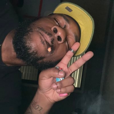 ㊉₣₩GҞ✞Δ God bless america . Host 1/2 of the Black table talk show . Upcoming radio personality . Wanna podcast, let me know . 😁