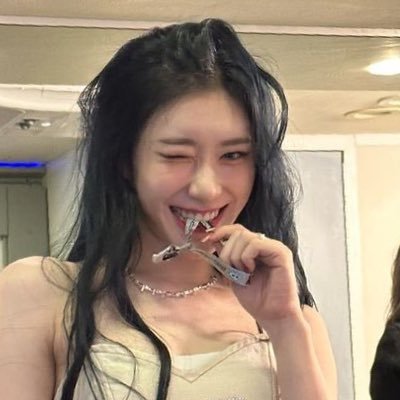 motherdbyseulgi's profile picture. your fav south asian