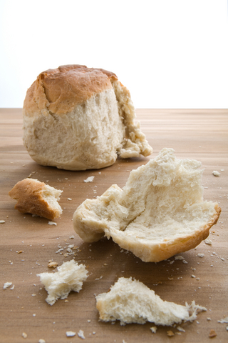 crumbdaily's profile picture. 