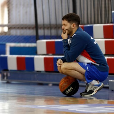 Entrenador de Basquet.