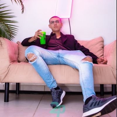Escolher ser feliz foi a melhor das minhas decisões.
@gui_henrique_____