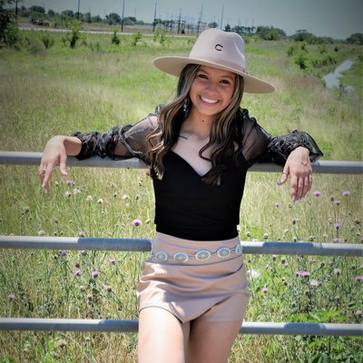 Texas Magic 18u #5 || c/o 2023|| c, utility || throws ~right/ hits ~switch|| kaelyn.kopecky2023@gmail.com