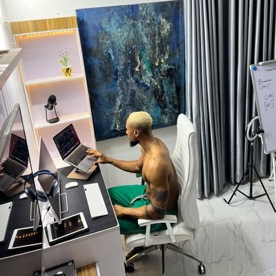 moseschukw6923's profile picture. 