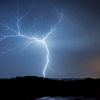 Amateur et passionné de météo, géologie, astronomie et autres sciences, je fais quelques photos ici et là... Paysages, orages, tempêtes ⛈️😀..!