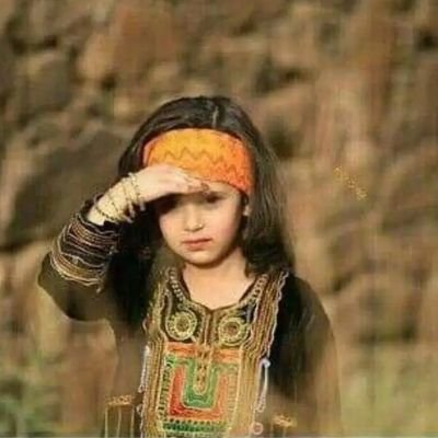 أرض الجمال بحسنها
حوت الحبيب وما هوى
طوق الحمام حديثها
وبها الحمام قد ارتوى🍂🕊️