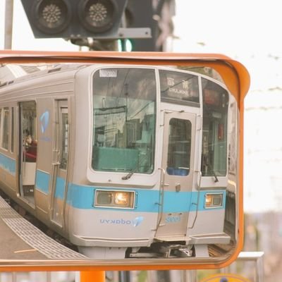 青い三角の電車