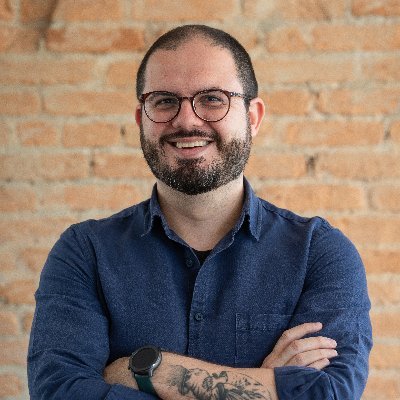 📚 Inovação e Design de Negócios
🚀 Diretor de Produto & Design na Thoughtworks
👨👩👦 Pai e marido
🎓 Palestrante e Professor