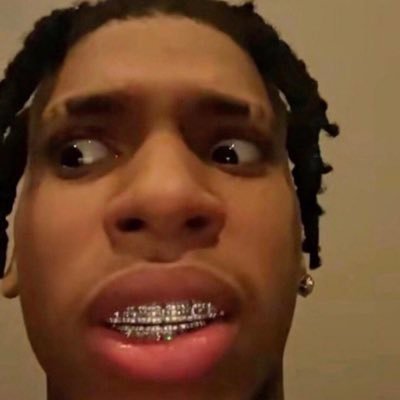 sweashiicrazy's profile picture. it’s js me nd my dumb shii