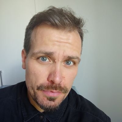 Journaliste. Rédacteur en chef en presse pro. Suiveur désabusé de la mascarade politicienne. Passions sportives. Mais pas que.
