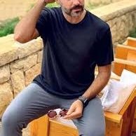 كوميك ورومانسي واحيانا عميق 😂