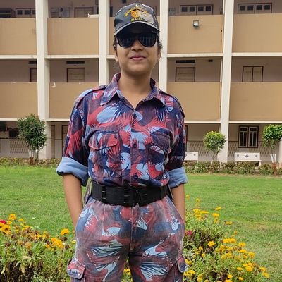 NCC CadeT

INDAN ARMY ❤️🇮🇳
Rifle shooters🔫
 girl'sCricket 🏏 is love 
Sports love 🤟😇