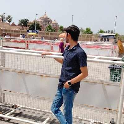 sarthakjha92555's profile picture. #Let your smile change the world 🌍 but never let the world change your 😁