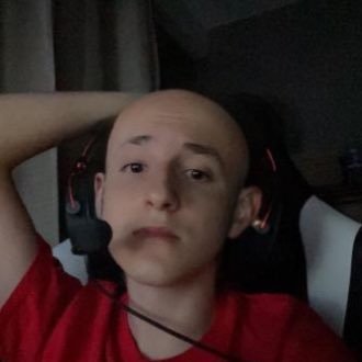 onewingedmikeyy's profile picture. hi