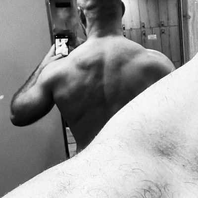 Alpha vibes only: 230 lbs ripped mass, thick XXL bulge, hairy chest, pumped quads. Watch me edge, cum & foot-tease you in HD. 🎥