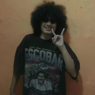 dipaelchapo's profile picture. hidup ini terlalu banyak punchline nya dibanding premis nya
