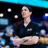 Coach_LizMills's profile picture. 1st women to Head Coach a men's:
🏀 National team at a @FIBA continental championship
🏀 Club team in @theBAL
🏀 Club team in 🇲🇦