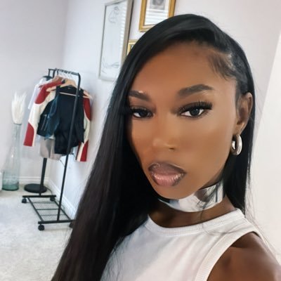 mul·ti·fac·et·ed. 🧞♀️ los angeles based wardrobe stylist, amongst other things.