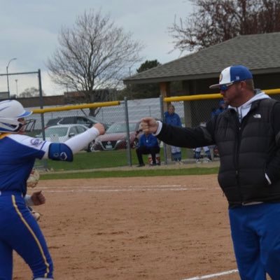 Dad to Chels, Reis, and Alek.                Head Softball Coach at NIACC.                Go Trojans 🥎🥎