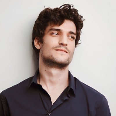 Daily pics, infos and gifs from French actor Louis Garrel.