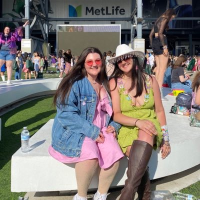 reputaylover's profile picture. ✨22✨| she/her | swiftie since 2014 | never met taylor🫶🏻 | tn x 1 | evermore stan! | NY | YOU ARE IN LOVE, TIMELESS, and MAROON ARE MINE 🕰️