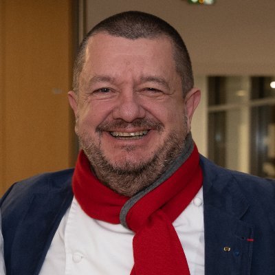 Président des Toques Blanches Lyonnaises/ Vice-Président de l'Académie Culinaire de France/ Titulaire des 5 Ordres Nationaux/ Conseiller à la Métropole de Lyon