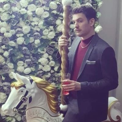 roopilkington's profile picture. Actor. Writer. Non-binary. Poof.