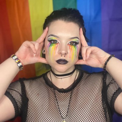 Hale, makeup artist & photographer || Just a lil guy || Bad Bitch in Training™ || 24 || they/them || #BLM #ACAB #EatTheRich #FreePalestine 🍉🏳️‍🌈🏳️‍⚧️