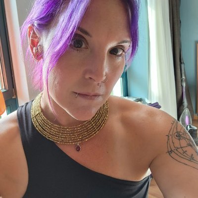 Here to cause trouble. Tweets & replies are my own.
pronouns: she/her