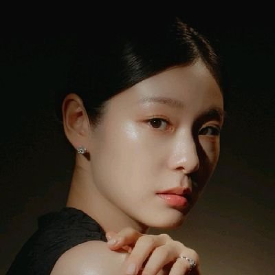 sendinthequeen's profile picture. as random as it gets