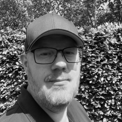 askhoej's profile picture. FCK fan, far til 3 og nørd fanget i reklamebranchen. Bekæmper af hverdagsracisme og social uretfærdighed.