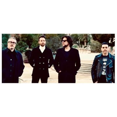 SERCH se adentra en sonidos electrónicos sin perder su alma post punk, para crear canciones sin línea divisoria con un marcado carácter de alma crooner.