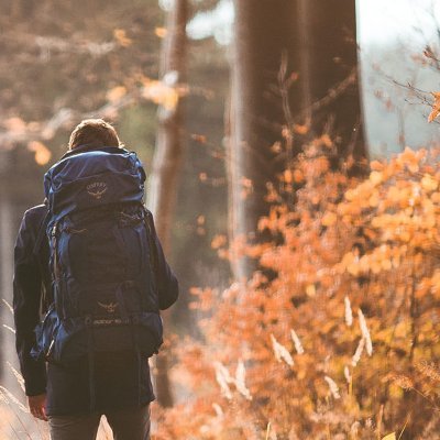 Sevillano, hetero-curioso en busca de nuevas experiencias. Tímido (al principio)