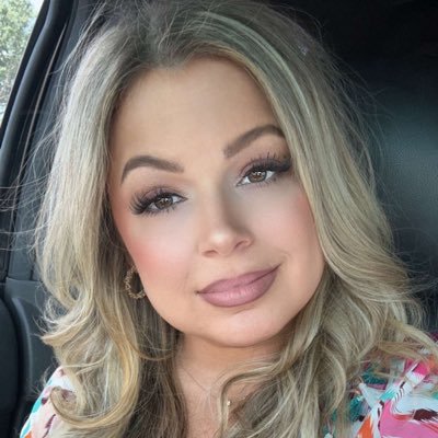 EBarkmann's profile picture. Teacher •  Mom • 👧🏽🐶