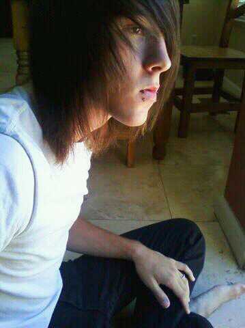 17|junior|×straight-edge×|Single|Bi| Hey,yeah you, you should follow me i follow back :) RonnieCassieSamBreeDanny ---bestfriends :)