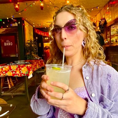 zombknee's profile picture. “dark humor tragic cutie pie” (she/her)