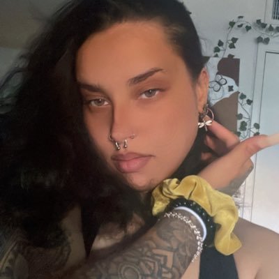 Ariikvri's profile picture. IG @arikvri / I had to make another one 🙄 I KNOW.