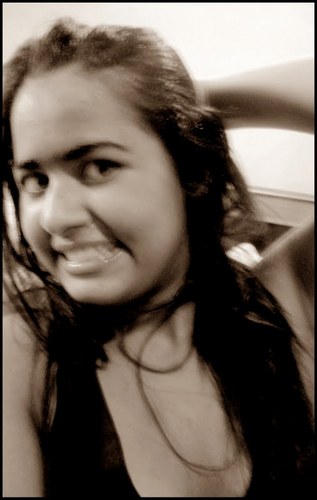 ♥Mesmo que as circunstâncias sejam contrárias, Sou aquela que sempre quer fazer algúem feliz , a amiga que vc pode contar todas as oras ! s2