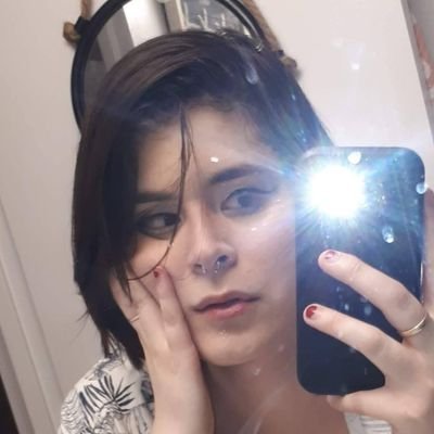 amyoeba's profile picture. they • 1996 • weird nerd • pretty boy