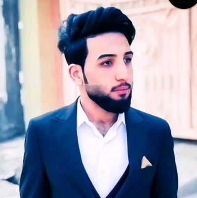 ما مر ذكرك الا وابتسمت له
كأنك العيدُ والباقون ايامُ
اوحام طيفك الا طرتُ اتبعهُ
انت الحقيقة والجلاس اوهامُ