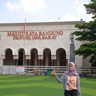 Menjual berbagai mainan anak tradisional