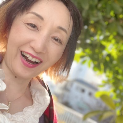 「やりたいこと」には人生も仕事も好転させる力があります。←私自身も「違和感モヤモヤやりたいことの先送り」から大変化！生徒さんも続々変化！自分の心の声・感覚・一致感大切に。意識のトレーニングジム運営。エネルギーを回して活性化。lリクルートグループ出身l旅と美味しい食＆お酒lコミュニティ運営lHSS型HSPlスターシード