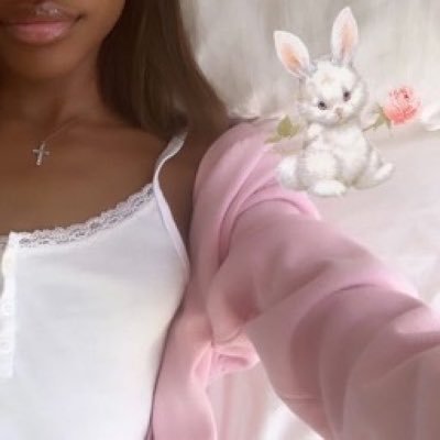lvresha's profile picture. 