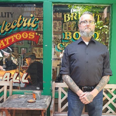 No act of kindness is too small.
Shop owner at I Love You Tattoo in Oakland.
https://t.co/WopWNDFIMe…