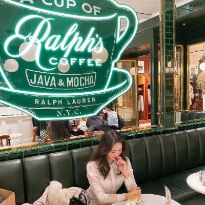 Kbe070232871220's profile picture. I live in Los Angeles, USA. I am a fashion designer and I am the President of Design for my company.