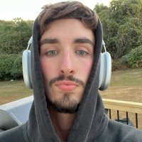 lb (@loganbdoubleu) 's Twitter Profile