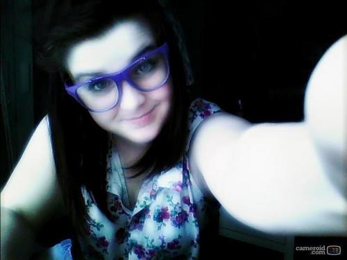 hey:-) my name's millie..ima brynmawr girl;.im 14&i lovee too re-tweet..dont like it f*** off:-)..i love listening too music such as;..rihanna,drake&eminem'83