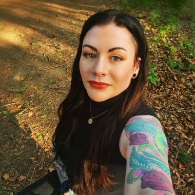 Crochet artist and designer, part time fae, garden goblin aspiring botanist ||Be yourself, everyone else is already taken||